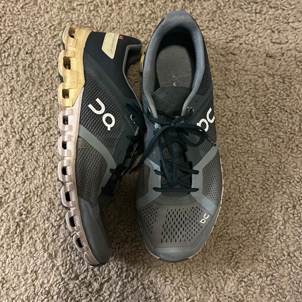 ON Cloudflow Sneakers